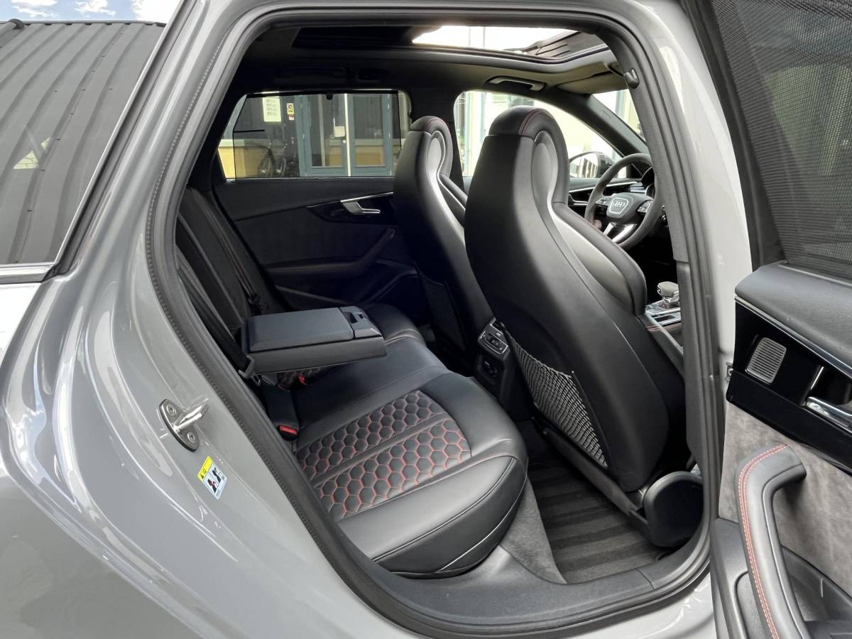 Audi RS4 Audi RS4 Avant 2.9 TFSI RS 4 quattro | NL Auto/Voll.Historie/Pano.Dak/Head-Up/Bang&Olufsen/Navi/Sportdiffertentieel/Elektr.Wegklapbare Trekhaak