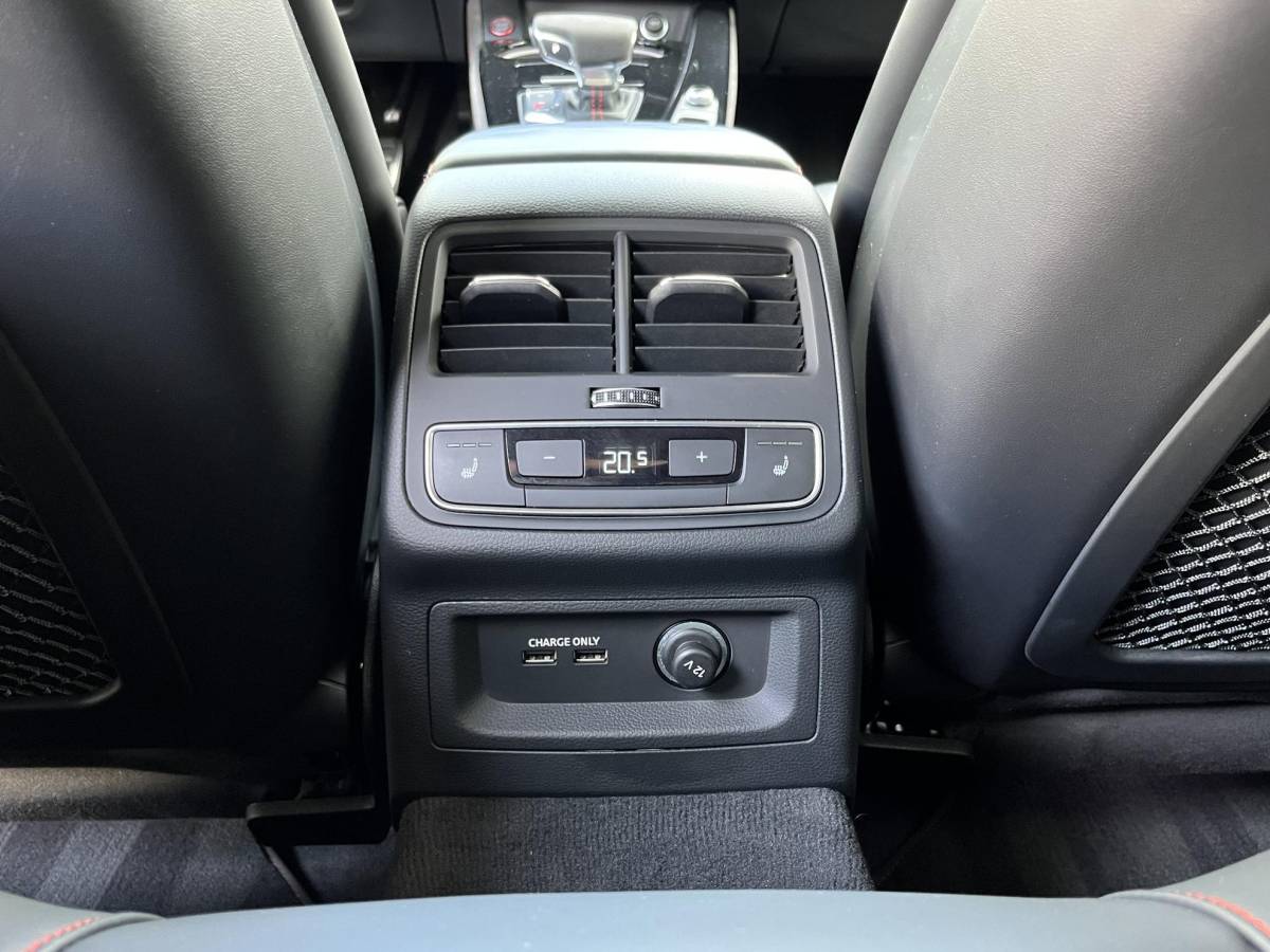 Audi RS4 Audi RS4 Avant 2.9 TFSI RS 4 quattro | NL Auto/Voll.Historie/Pano.Dak/Head-Up/Bang&Olufsen/Navi/Sportdiffertentieel/Elektr.Wegklapbare Trekhaak