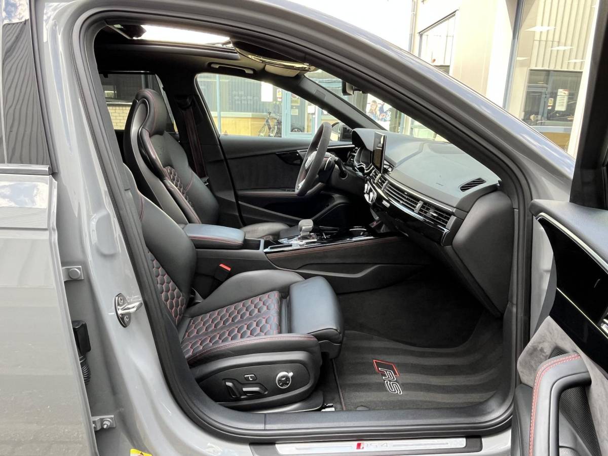 Audi RS4 Audi RS4 Avant 2.9 TFSI RS 4 quattro | NL Auto/Voll.Historie/Pano.Dak/Head-Up/Bang&Olufsen/Navi/Sportdiffertentieel/Elektr.Wegklapbare Trekhaak