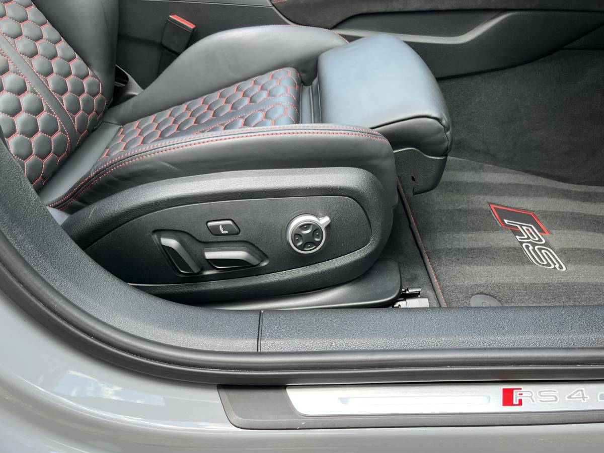 Audi RS4 Audi RS4 Avant 2.9 TFSI RS 4 quattro | NL Auto/Voll.Historie/Pano.Dak/Head-Up/Bang&Olufsen/Navi/Sportdiffertentieel/Elektr.Wegklapbare Trekhaak