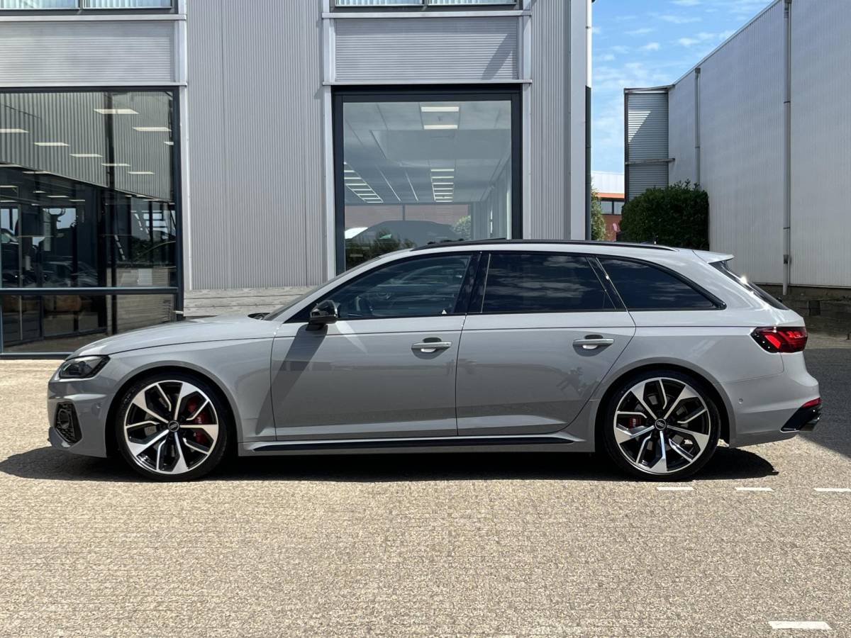 Audi RS4 Audi RS4 Avant 2.9 TFSI RS 4 quattro | NL Auto/Voll.Historie/Pano.Dak/Head-Up/Bang&Olufsen/Navi/Sportdiffertentieel/Elektr.Wegklapbare Trekhaak