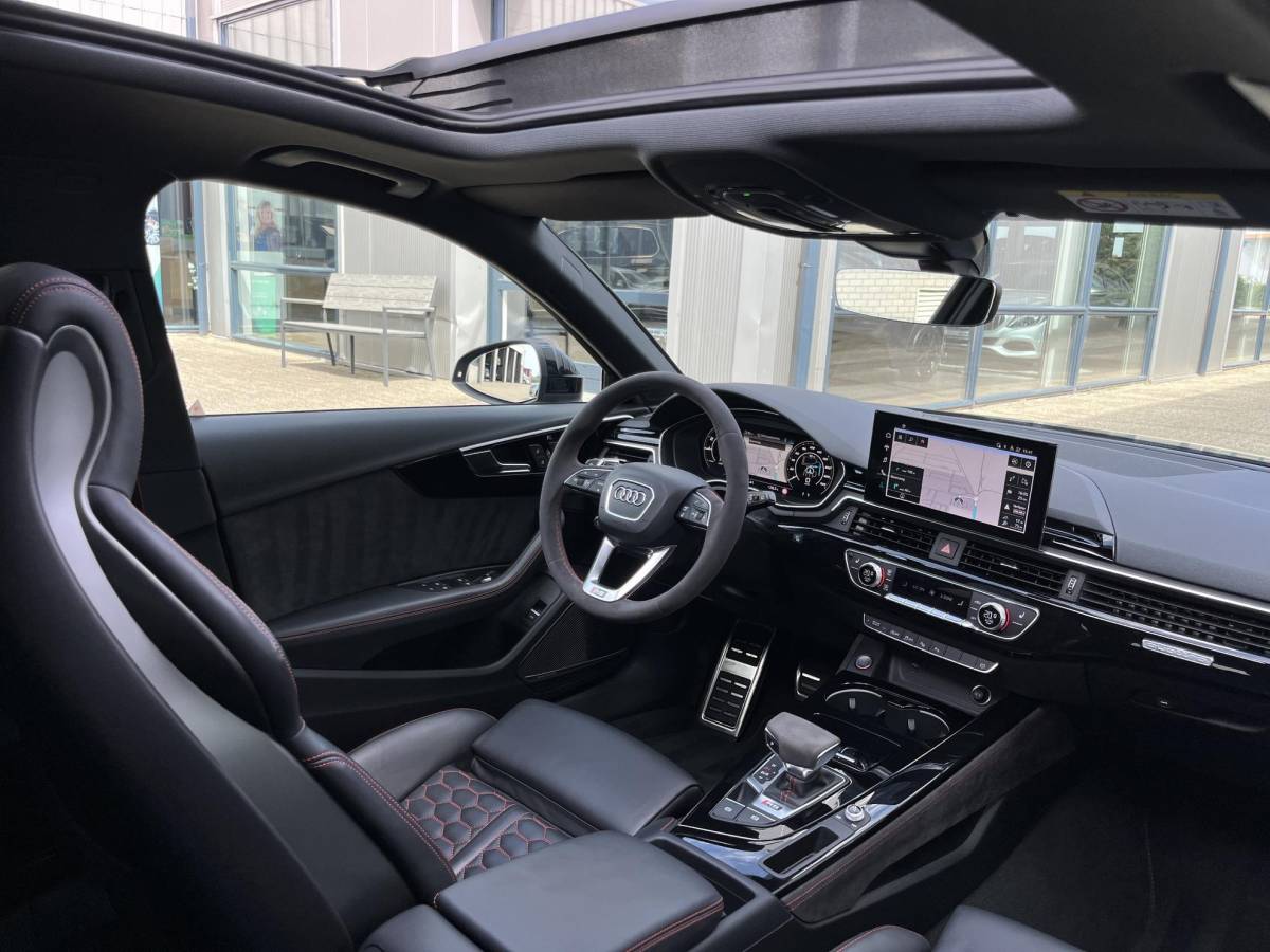 Audi RS4 Audi RS4 Avant 2.9 TFSI RS 4 quattro | NL Auto/Voll.Historie/Pano.Dak/Head-Up/Bang&Olufsen/Navi/Sportdiffertentieel/Elektr.Wegklapbare Trekhaak