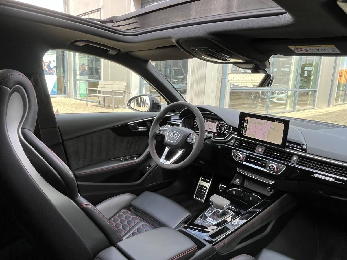 Audi RS4 Audi RS4 Avant 2.9 TFSI RS 4 quattro | NL Auto/Voll.Historie/Pano.Dak/Head-Up/Bang&Olufsen/Navi/Sportdiffertentieel/Elektr.Wegklapbare Trekhaak