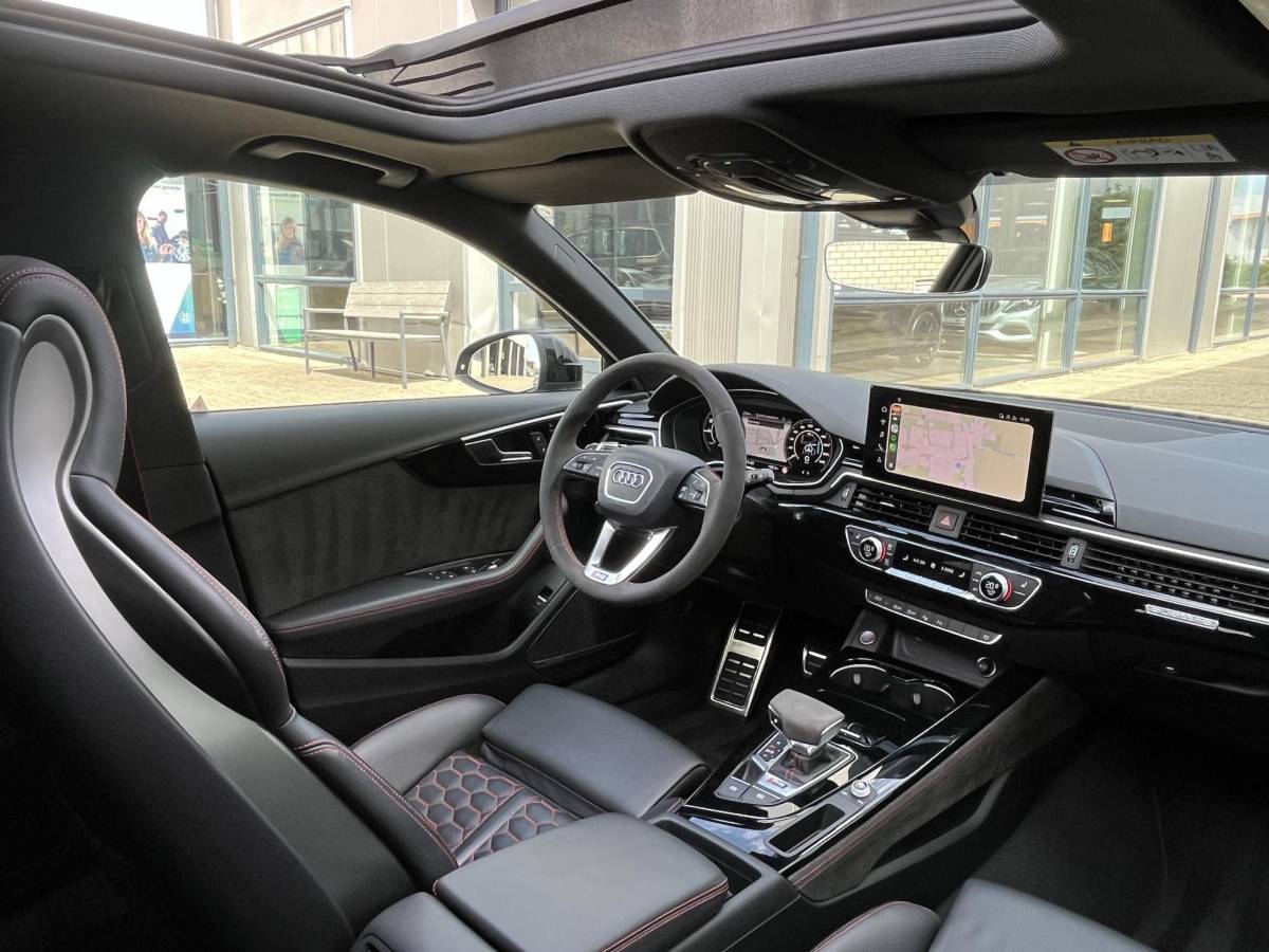 Audi RS4 Audi RS4 Avant 2.9 TFSI RS 4 quattro | NL Auto/Voll.Historie/Pano.Dak/Head-Up/Bang&Olufsen/Navi/Sportdiffertentieel/Elektr.Wegklapbare Trekhaak