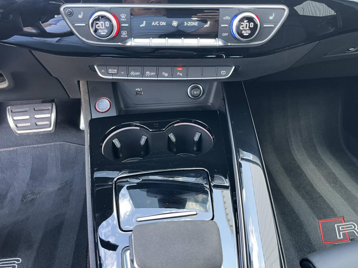 Audi RS4 Audi RS4 Avant 2.9 TFSI RS 4 quattro | NL Auto/Voll.Historie/Pano.Dak/Head-Up/Bang&Olufsen/Navi/Sportdiffertentieel/Elektr.Wegklapbare Trekhaak