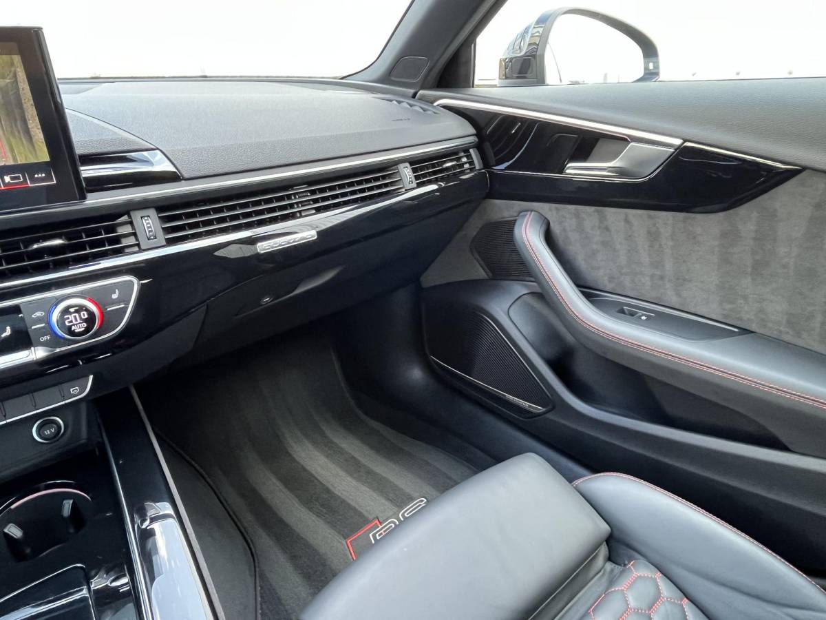Audi RS4 Audi RS4 Avant 2.9 TFSI RS 4 quattro | NL Auto/Voll.Historie/Pano.Dak/Head-Up/Bang&Olufsen/Navi/Sportdiffertentieel/Elektr.Wegklapbare Trekhaak