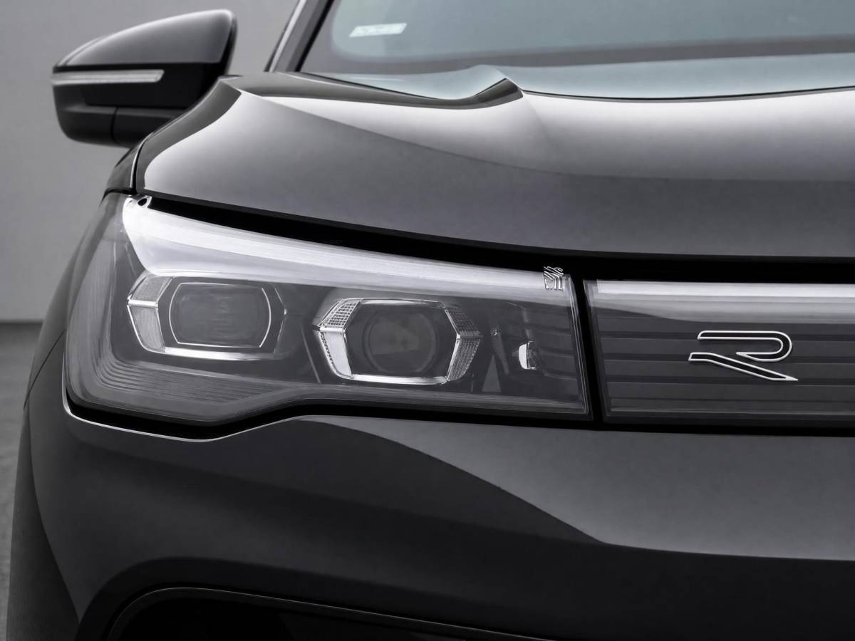 Volkswagen Tiguan Volkswagen Tiguan 1.5 eHybrid 272pk DSG R-Line Business · Trekhaak · Panoramadak · Dodehoeksensoren · Apple/Android Car Play · Camera · Garantie t/m 23-08-2028 of 100.000km