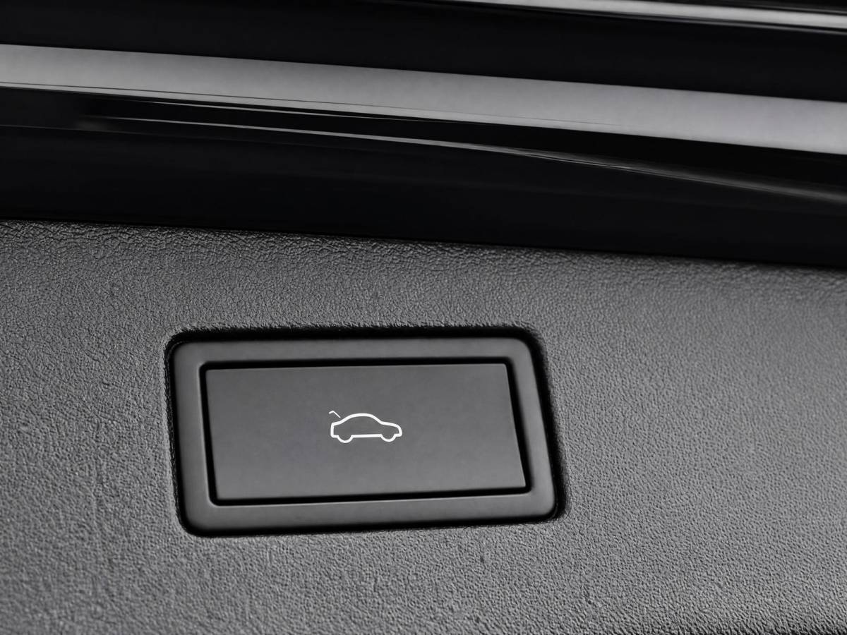Volkswagen Tiguan Volkswagen Tiguan 1.5 eHybrid 272pk DSG R-Line Business · Trekhaak · Panoramadak · Dodehoeksensoren · Apple/Android Car Play · Camera · Garantie t/m 23-08-2028 of 100.000km