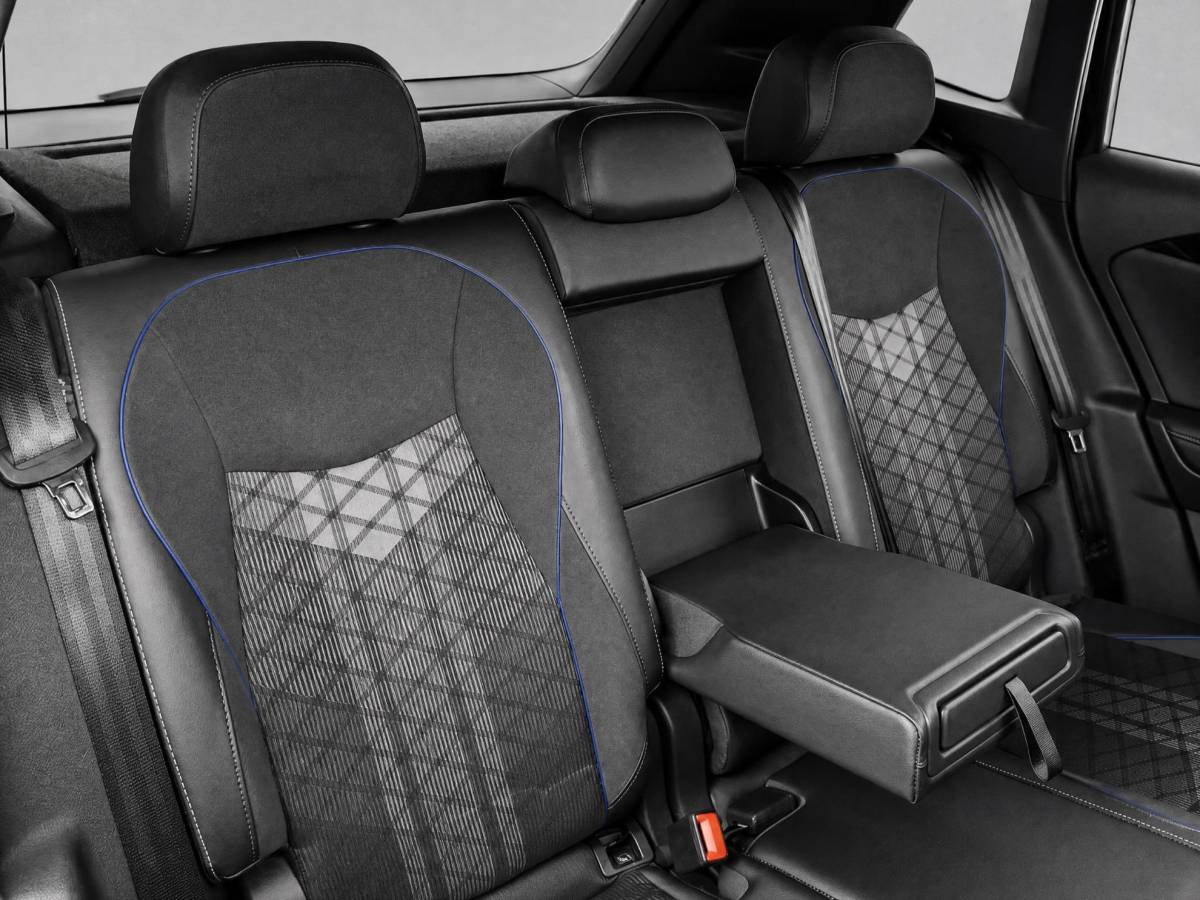 Volkswagen Tiguan Volkswagen Tiguan 1.5 eHybrid 272pk DSG R-Line Business · Trekhaak · Panoramadak · Dodehoeksensoren · Apple/Android Car Play · Camera · Garantie t/m 23-08-2028 of 100.000km