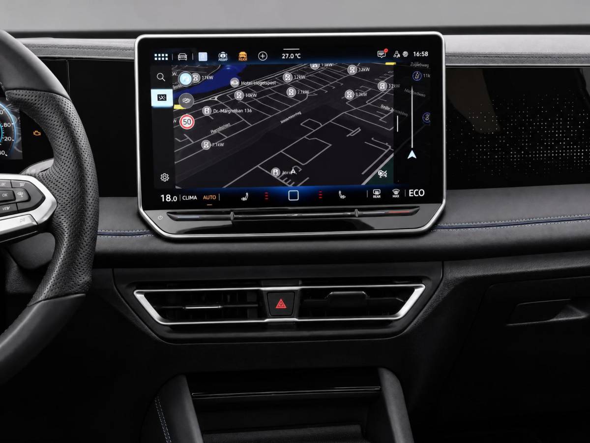Volkswagen Tiguan Volkswagen Tiguan 1.5 eHybrid 272pk DSG R-Line Business · Trekhaak · Panoramadak · Dodehoeksensoren · Apple/Android Car Play · Camera · Garantie t/m 23-08-2028 of 100.000km