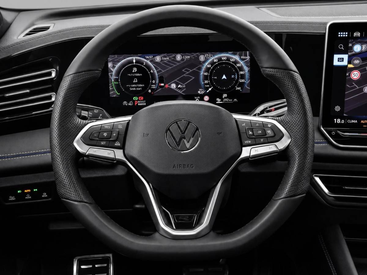 Volkswagen Tiguan Volkswagen Tiguan 1.5 eHybrid 272pk DSG R-Line Business · Trekhaak · Panoramadak · Dodehoeksensoren · Apple/Android Car Play · Camera · Garantie t/m 23-08-2028 of 100.000km