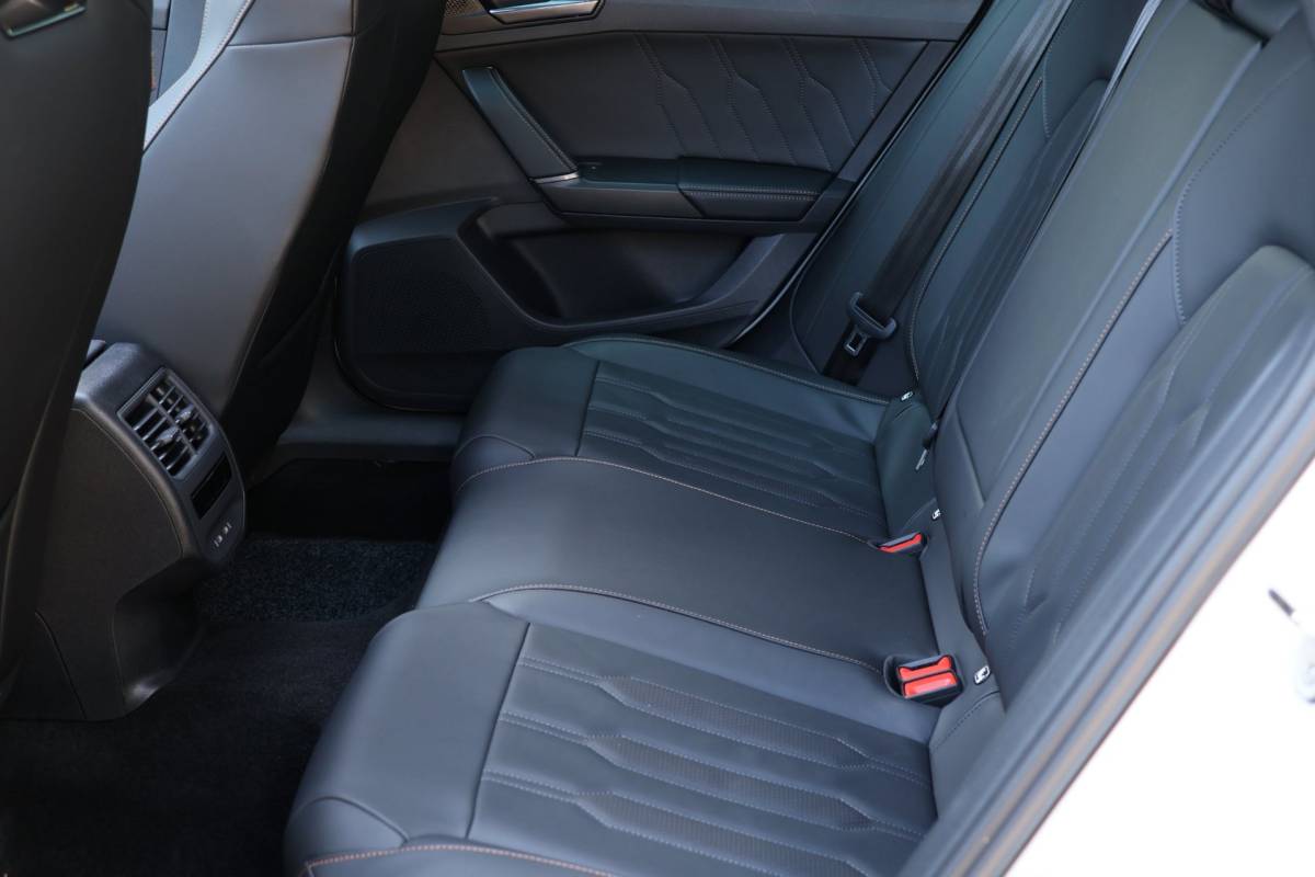 CUPRA Formentor Cupra Formentor 1.4 e-Hybrid SOH 99% VZ Panoramadak 360° Camera Volleer Memory-stoel