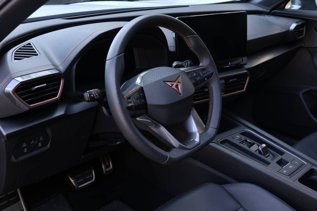 CUPRA Formentor Cupra Formentor 1.4 e-Hybrid SOH 99% VZ Panoramadak 360° Camera Volleer Memory-stoel