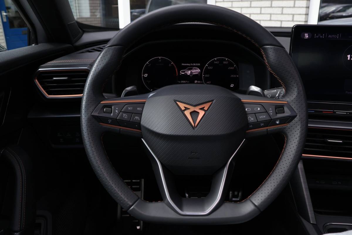 CUPRA Formentor Cupra Formentor 1.4 e-Hybrid SOH 99% VZ Panoramadak 360° Camera Volleer Memory-stoel