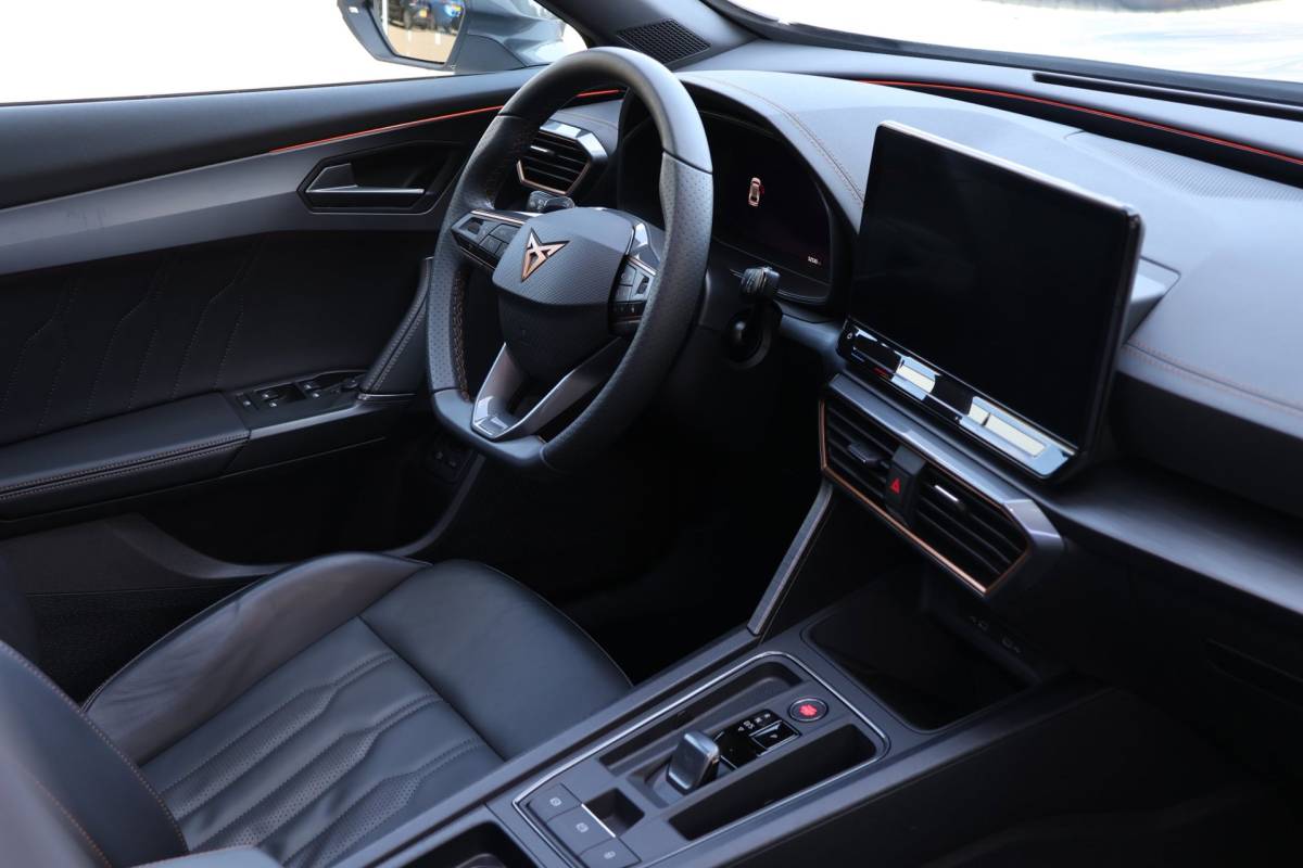 CUPRA Formentor Cupra Formentor 1.4 e-Hybrid SOH 99% VZ Panoramadak 360° Camera Volleer Memory-stoel