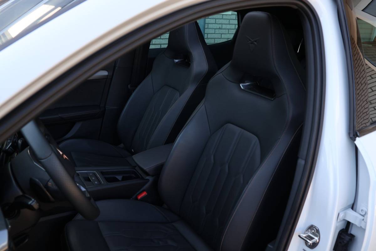 CUPRA Formentor Cupra Formentor 1.4 e-Hybrid SOH 99% VZ Panoramadak 360° Camera Volleer Memory-stoel