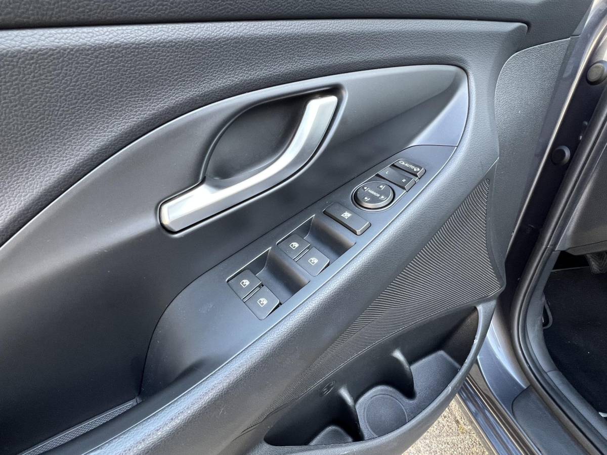 Hyundai i30 Hyundai i30 Wagon 1.0 T-GDI i-Motion volledige historie / navi / parkeersensoren