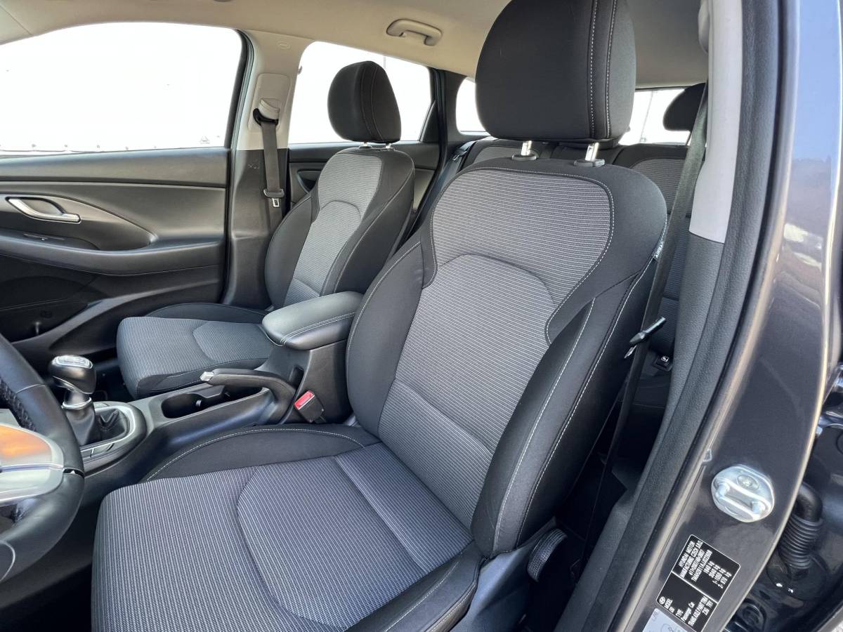 Hyundai i30 Hyundai i30 Wagon 1.0 T-GDI i-Motion volledige historie / navi / parkeersensoren