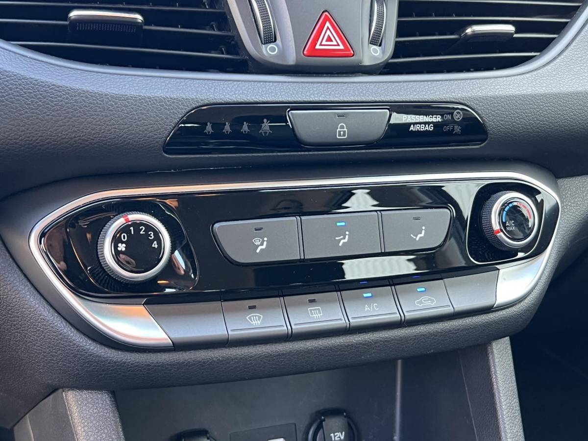 Hyundai i30 Hyundai i30 Wagon 1.0 T-GDI i-Motion volledige historie / navi / parkeersensoren