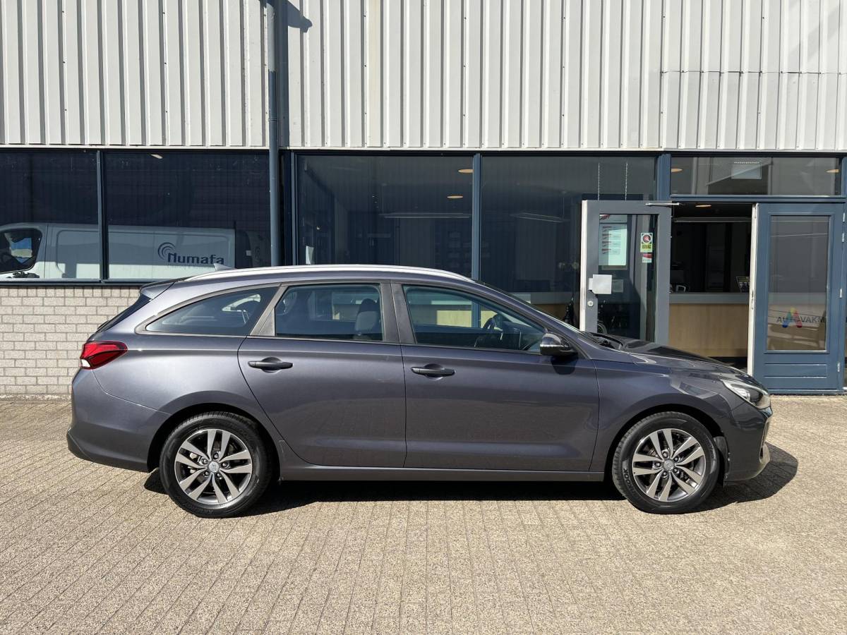 Hyundai i30 Hyundai i30 Wagon 1.0 T-GDI i-Motion volledige historie / navi / parkeersensoren