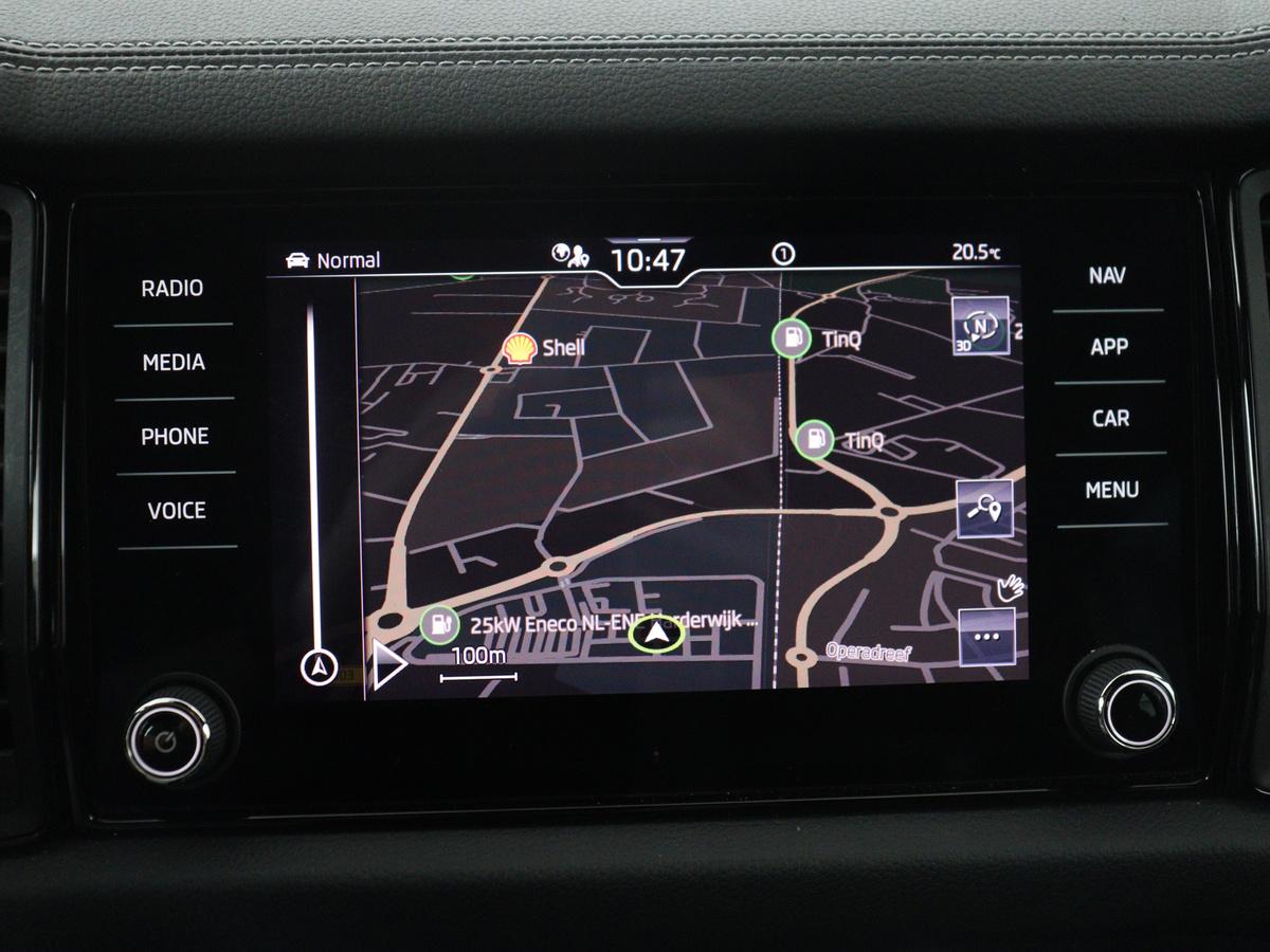 Škoda Kodiaq Skoda Kodiaq 1.5 TSI Sportline Business | Leder | Memory | Adaptive cruise |  Stoelverwarming | Camera | Park assist | Sfeerverlichting | Bluetooth | Navigatie | Elektrische achterklep | Trekhaak