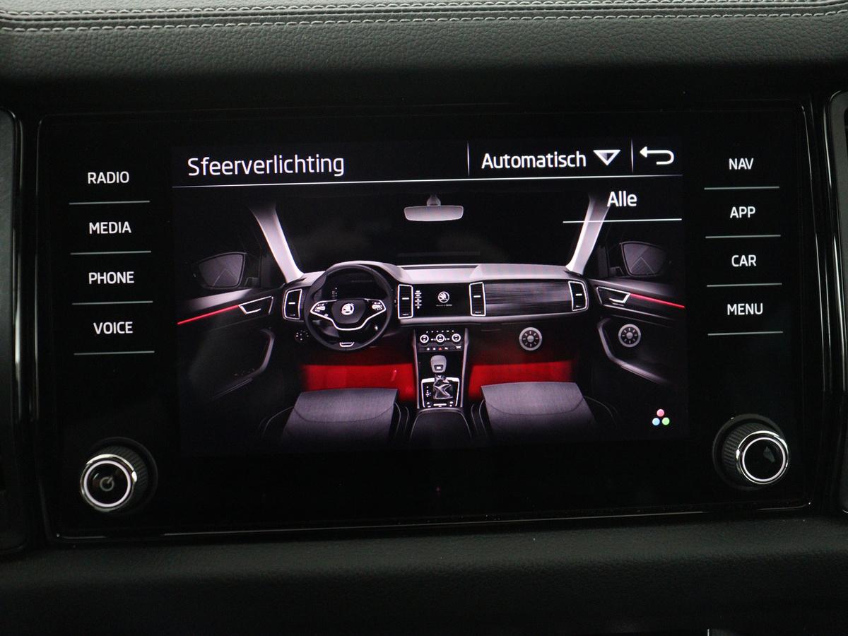 Škoda Kodiaq Skoda Kodiaq 1.5 TSI Sportline Business | Leder | Memory | Adaptive cruise |  Stoelverwarming | Camera | Park assist | Sfeerverlichting | Bluetooth | Navigatie | Elektrische achterklep | Trekhaak