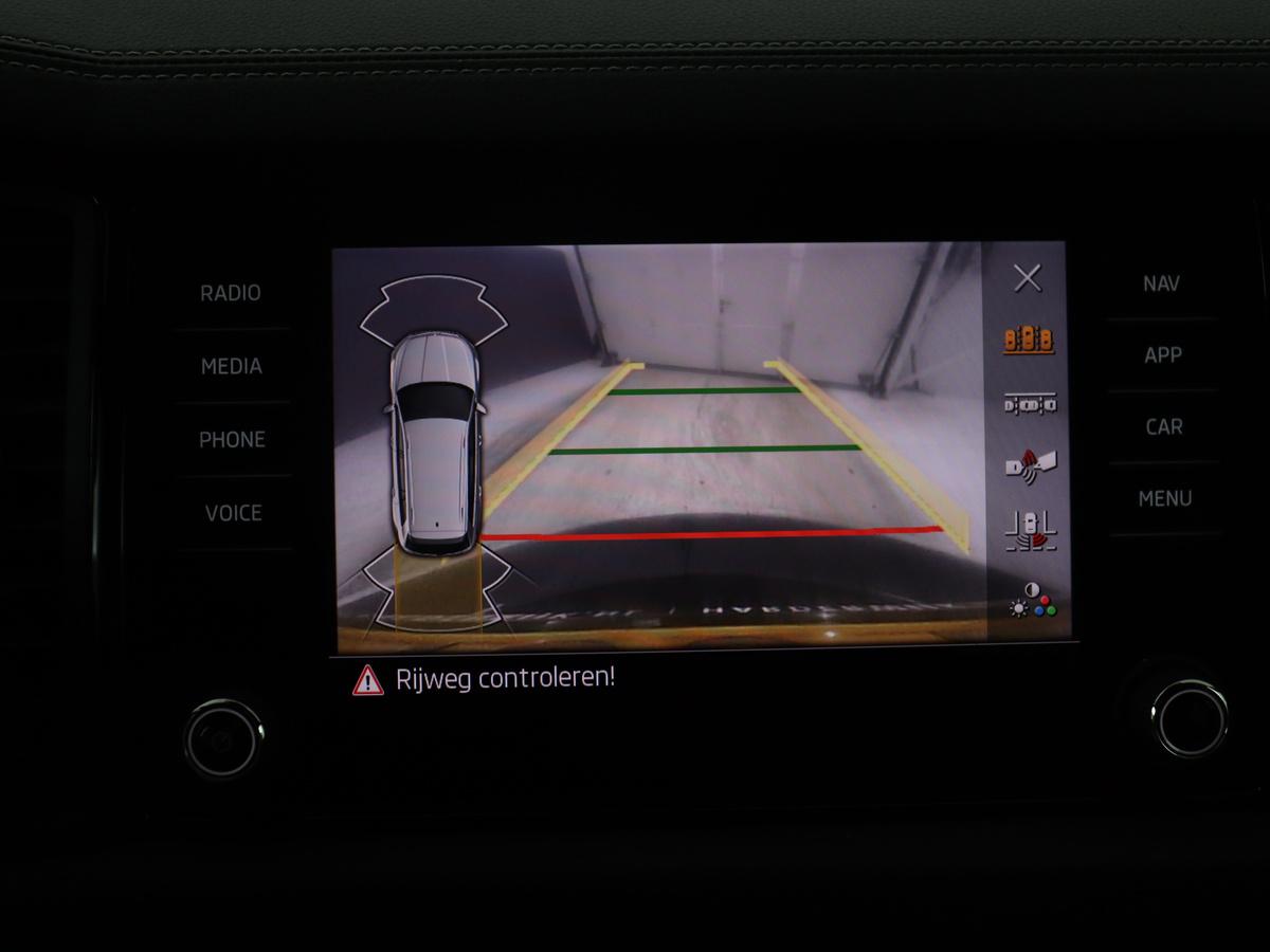 Škoda Kodiaq Skoda Kodiaq 1.5 TSI Sportline Business | Leder | Memory | Adaptive cruise |  Stoelverwarming | Camera | Park assist | Sfeerverlichting | Bluetooth | Navigatie | Elektrische achterklep | Trekhaak