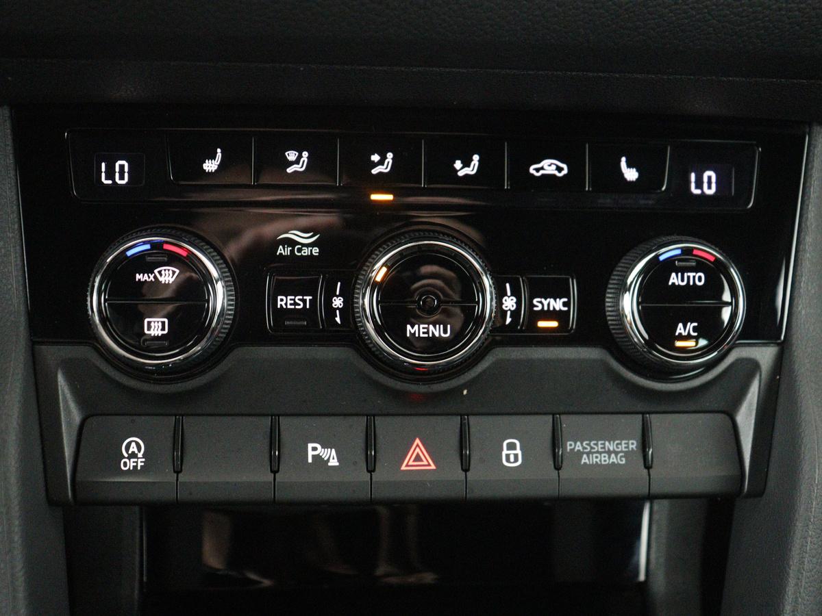 Škoda Kodiaq Skoda Kodiaq 1.5 TSI Sportline Business | Leder | Memory | Adaptive cruise |  Stoelverwarming | Camera | Park assist | Sfeerverlichting | Bluetooth | Navigatie | Elektrische achterklep | Trekhaak