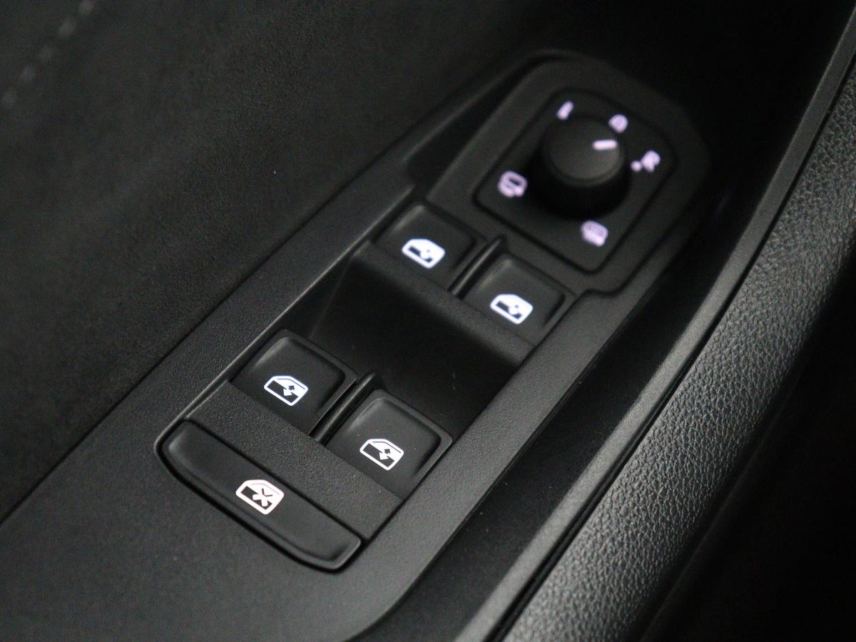 Škoda Kodiaq Skoda Kodiaq 1.5 TSI Sportline Business | Leder | Memory | Adaptive cruise |  Stoelverwarming | Camera | Park assist | Sfeerverlichting | Bluetooth | Navigatie | Elektrische achterklep | Trekhaak