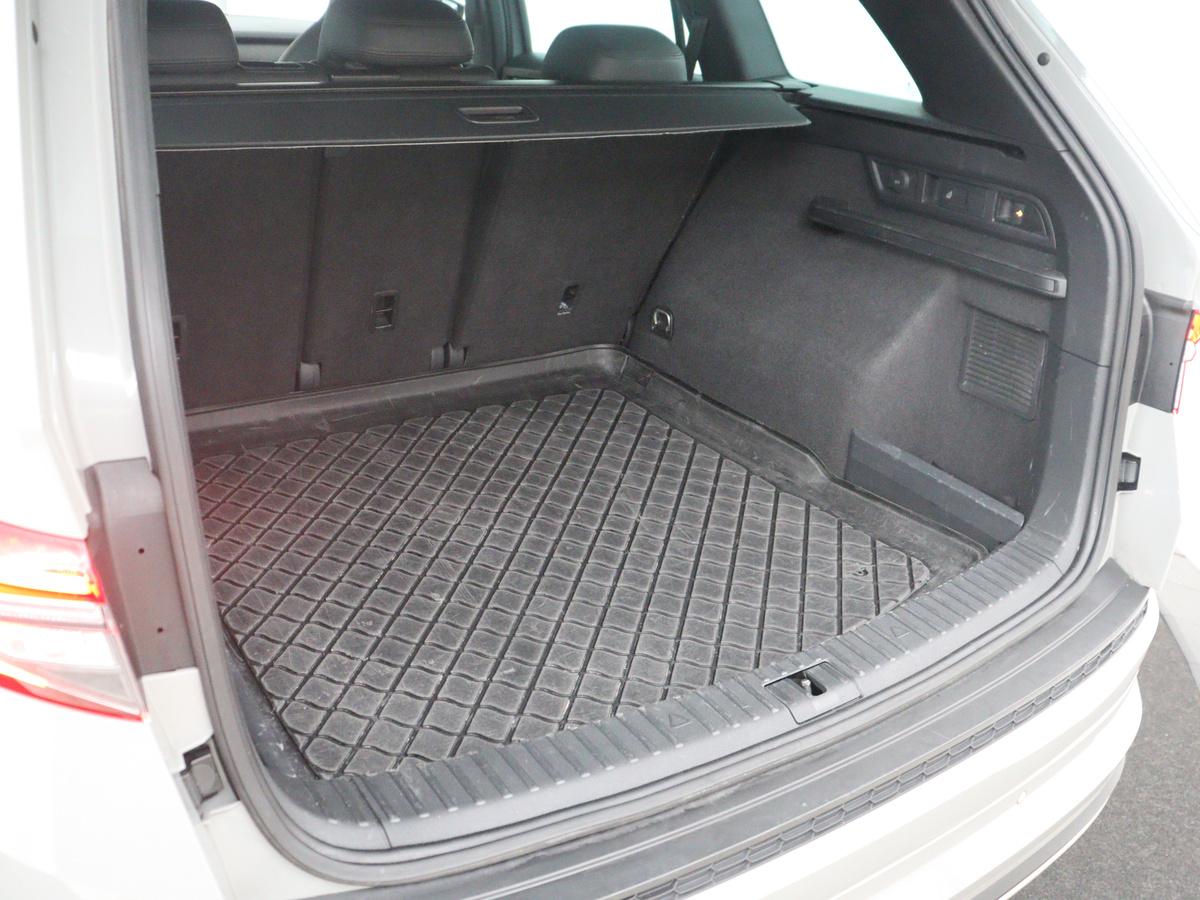 Škoda Kodiaq Skoda Kodiaq 1.5 TSI Sportline Business | Leder | Memory | Adaptive cruise |  Stoelverwarming | Camera | Park assist | Sfeerverlichting | Bluetooth | Navigatie | Elektrische achterklep | Trekhaak
