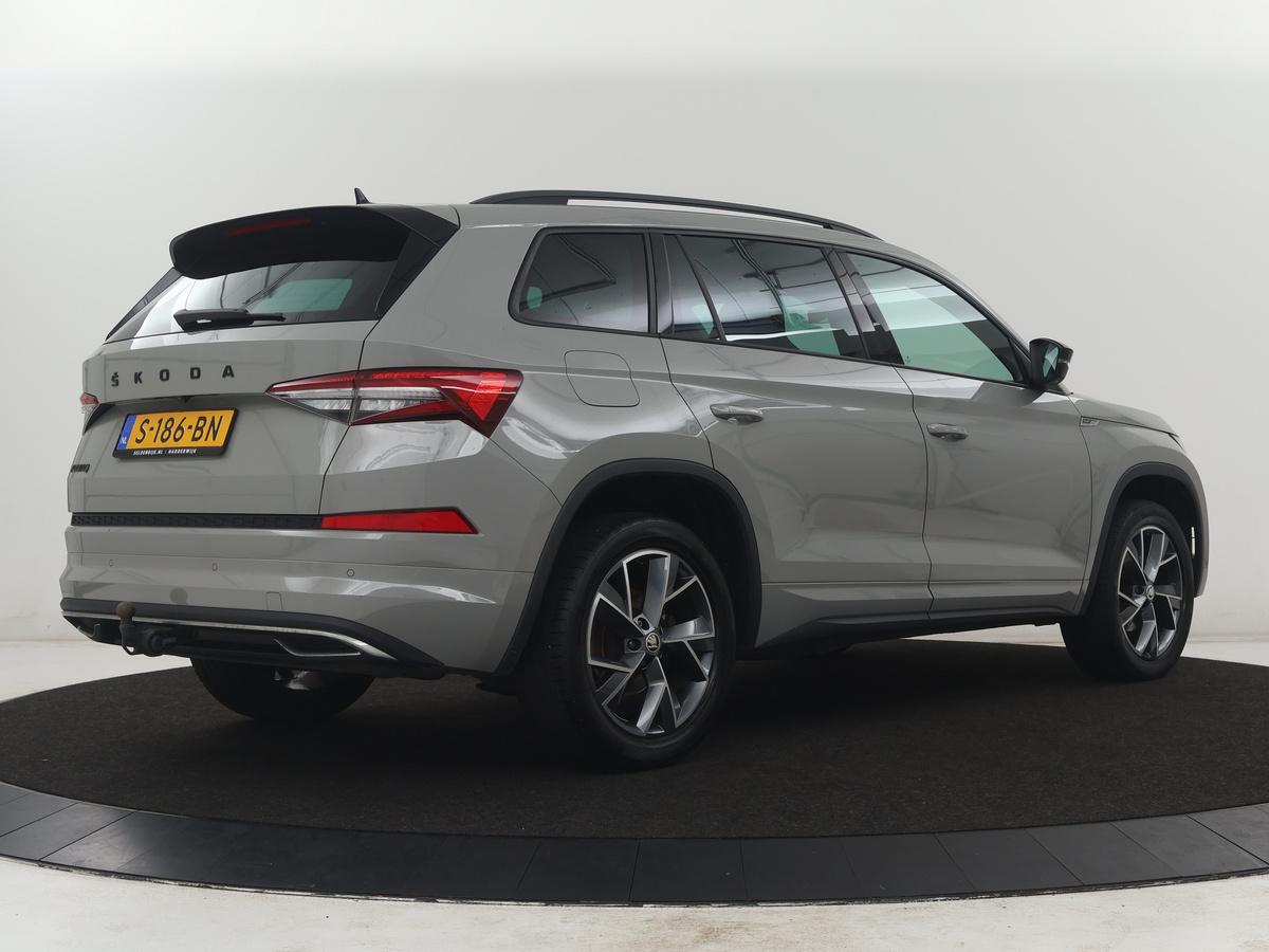 Škoda Kodiaq Skoda Kodiaq 1.5 TSI Sportline Business | Leder | Memory | Adaptive cruise |  Stoelverwarming | Camera | Park assist | Sfeerverlichting | Bluetooth | Navigatie | Elektrische achterklep | Trekhaak