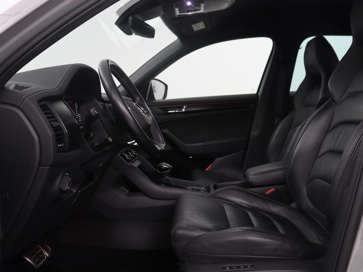Škoda Kodiaq Skoda Kodiaq 1.5 TSI Sportline Business | Leder | Memory | Adaptive cruise |  Stoelverwarming | Camera | Park assist | Sfeerverlichting | Bluetooth | Navigatie | Elektrische achterklep | Trekhaak