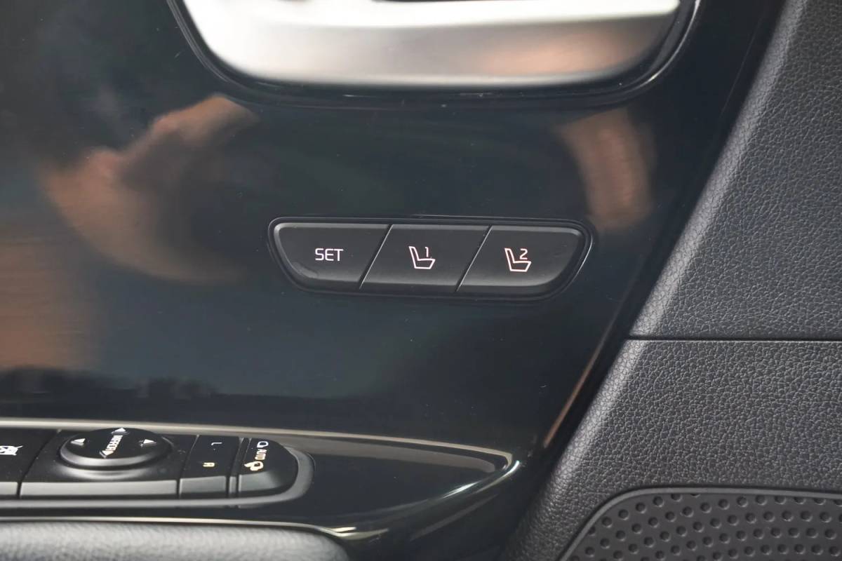 Kia Niro Kia Niro 1.6 GDi PHEV ExecutiveLine [ Leder JBL Navi Camera Apple/Android  ]