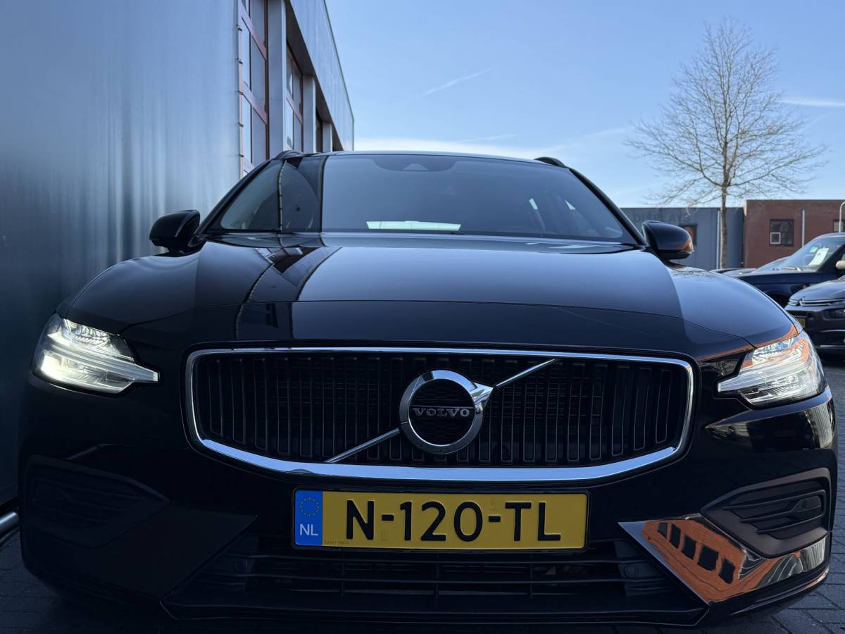 Volvo V60 Volvo V60 BWJ 2022 2.0 B4  200 PK Momentum AUTOMAAT | TREKHAAK | STOEL + STUURVERW. | FULL LED | CAMERA | CRUISE | CARPLAY + ANDROID | NAVI | CLIMA | LMV | PDC