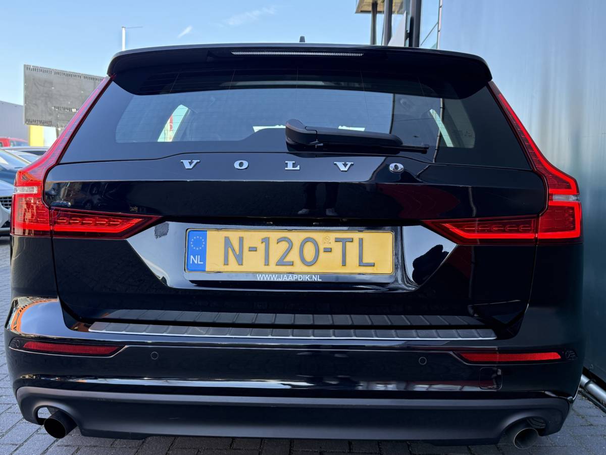 Volvo V60 Volvo V60 BWJ 2022 2.0 B4  200 PK Momentum AUTOMAAT | TREKHAAK | STOEL + STUURVERW. | FULL LED | CAMERA | CRUISE | CARPLAY + ANDROID | NAVI | CLIMA | LMV | PDC