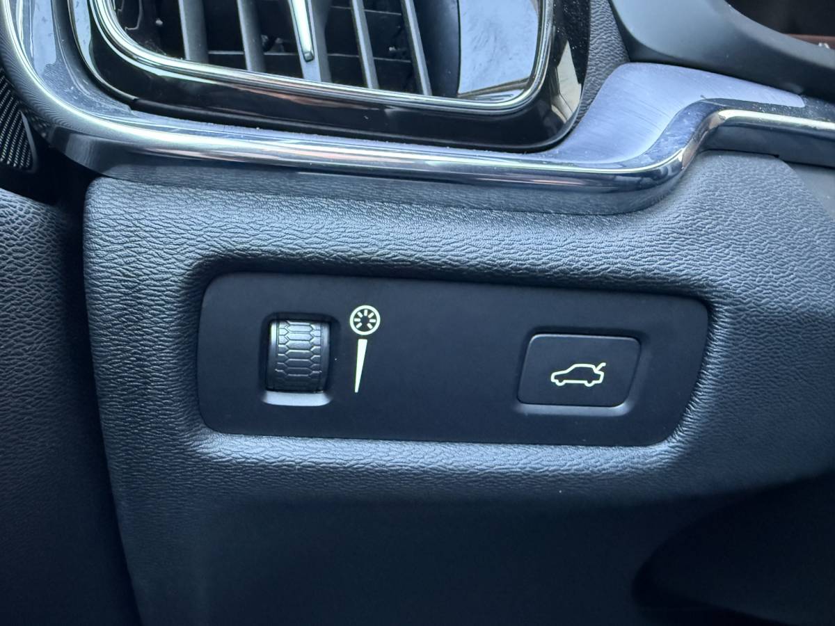 Volvo V60 Volvo V60 BWJ 2022 2.0 B4  200 PK Momentum AUTOMAAT | TREKHAAK | STOEL + STUURVERW. | FULL LED | CAMERA | CRUISE | CARPLAY + ANDROID | NAVI | CLIMA | LMV | PDC