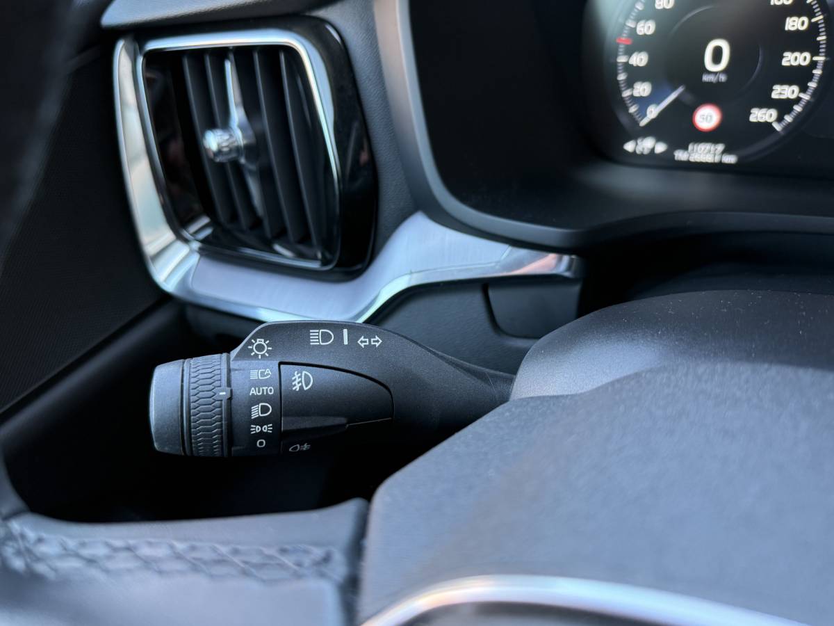 Volvo V60 Volvo V60 BWJ 2022 2.0 B4  200 PK Momentum AUTOMAAT | TREKHAAK | STOEL + STUURVERW. | FULL LED | CAMERA | CRUISE | CARPLAY + ANDROID | NAVI | CLIMA | LMV | PDC
