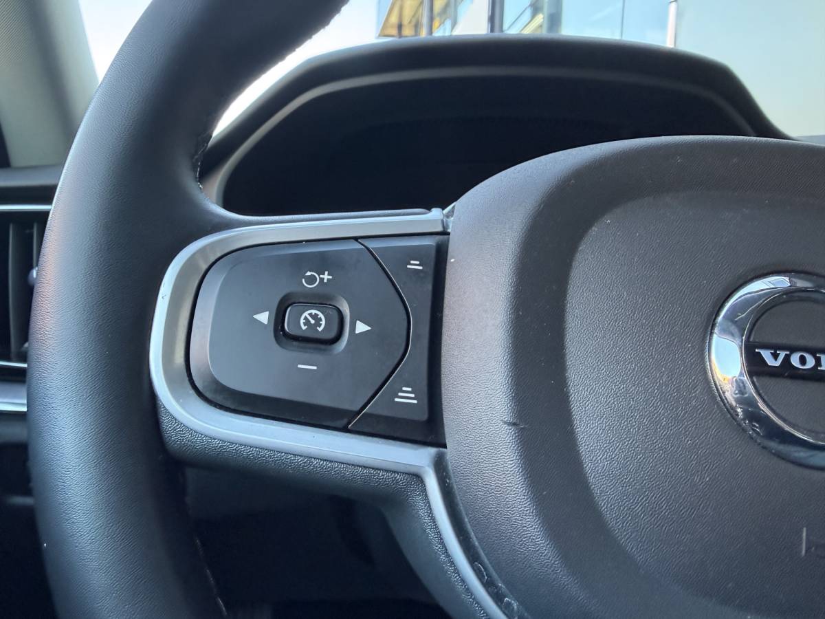 Volvo V60 Volvo V60 BWJ 2022 2.0 B4  200 PK Momentum AUTOMAAT | TREKHAAK | STOEL + STUURVERW. | FULL LED | CAMERA | CRUISE | CARPLAY + ANDROID | NAVI | CLIMA | LMV | PDC