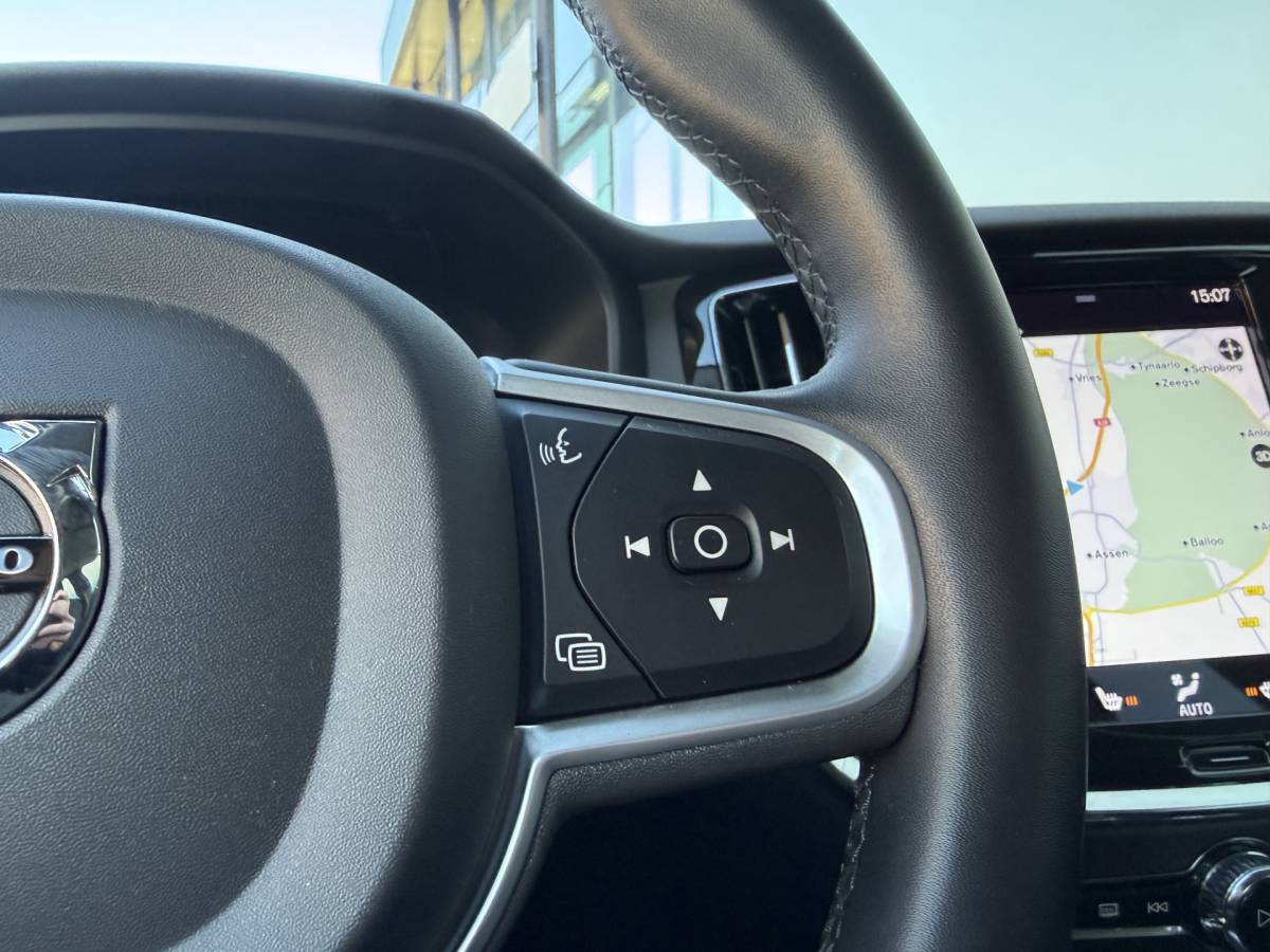 Volvo V60 Volvo V60 BWJ 2022 2.0 B4  200 PK Momentum AUTOMAAT | TREKHAAK | STOEL + STUURVERW. | FULL LED | CAMERA | CRUISE | CARPLAY + ANDROID | NAVI | CLIMA | LMV | PDC