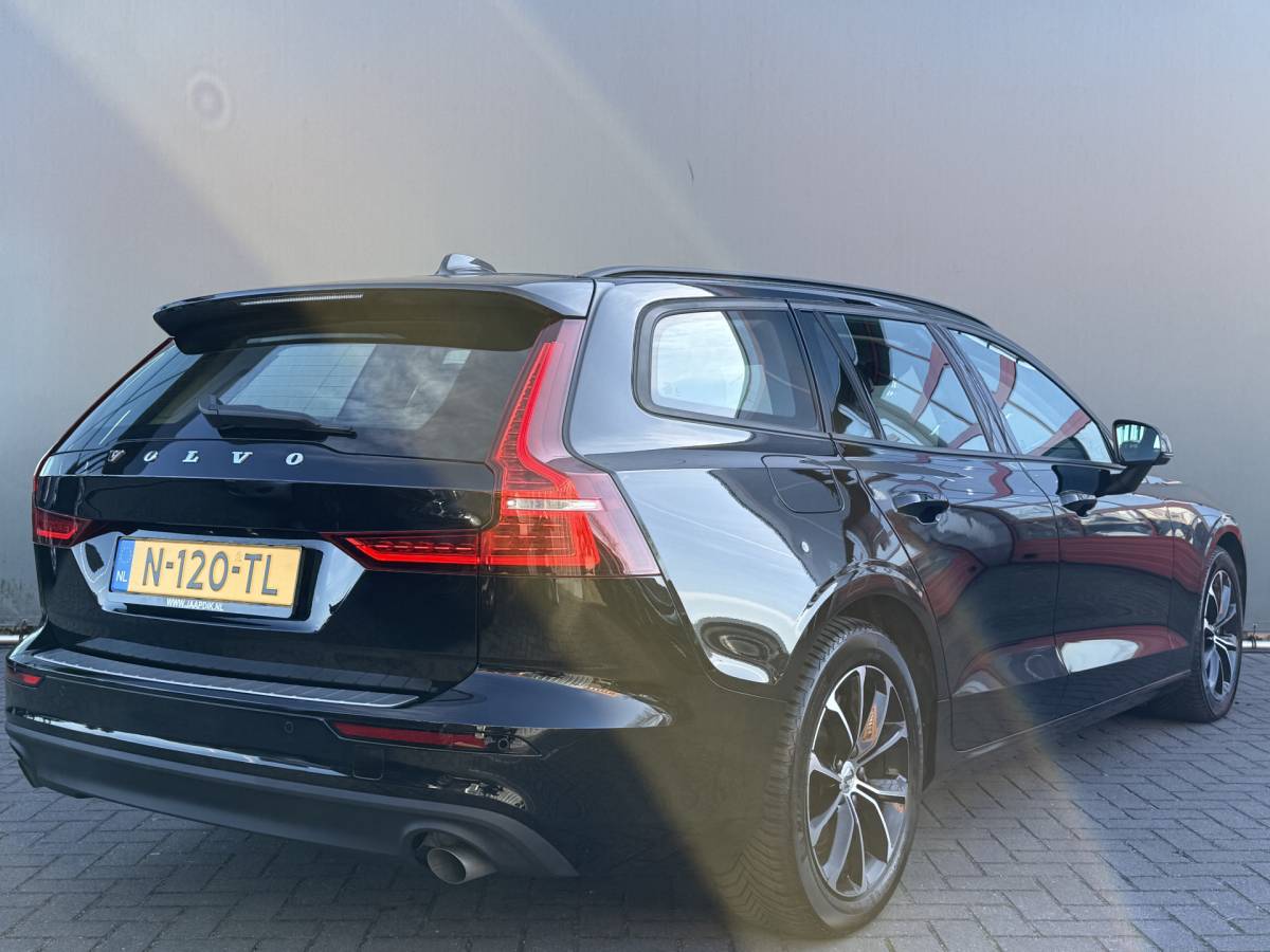 Volvo V60 Volvo V60 BWJ 2022 2.0 B4  200 PK Momentum AUTOMAAT | TREKHAAK | STOEL + STUURVERW. | FULL LED | CAMERA | CRUISE | CARPLAY + ANDROID | NAVI | CLIMA | LMV | PDC