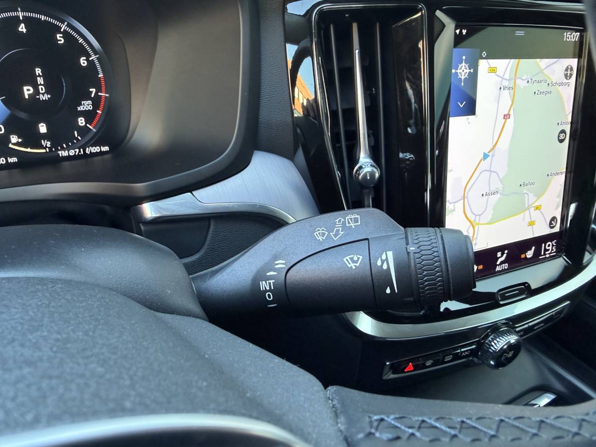 Volvo V60 Volvo V60 BWJ 2022 2.0 B4  200 PK Momentum AUTOMAAT | TREKHAAK | STOEL + STUURVERW. | FULL LED | CAMERA | CRUISE | CARPLAY + ANDROID | NAVI | CLIMA | LMV | PDC
