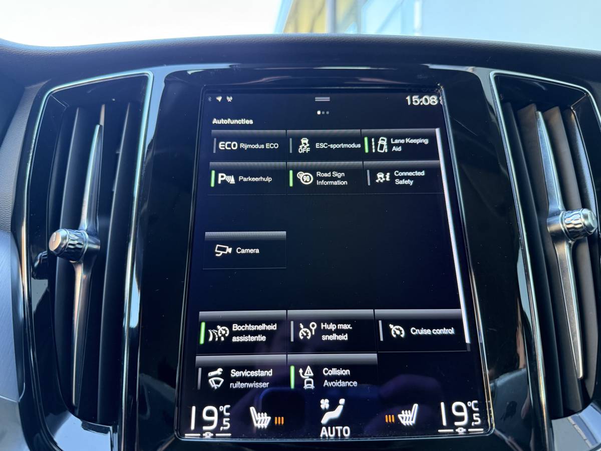 Volvo V60 Volvo V60 BWJ 2022 2.0 B4  200 PK Momentum AUTOMAAT | TREKHAAK | STOEL + STUURVERW. | FULL LED | CAMERA | CRUISE | CARPLAY + ANDROID | NAVI | CLIMA | LMV | PDC