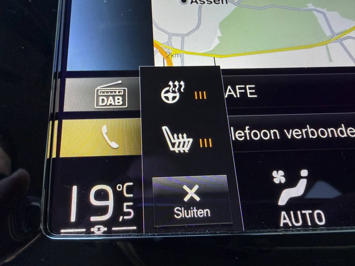 Volvo V60 Volvo V60 BWJ 2022 2.0 B4  200 PK Momentum AUTOMAAT | TREKHAAK | STOEL + STUURVERW. | FULL LED | CAMERA | CRUISE | CARPLAY + ANDROID | NAVI | CLIMA | LMV | PDC
