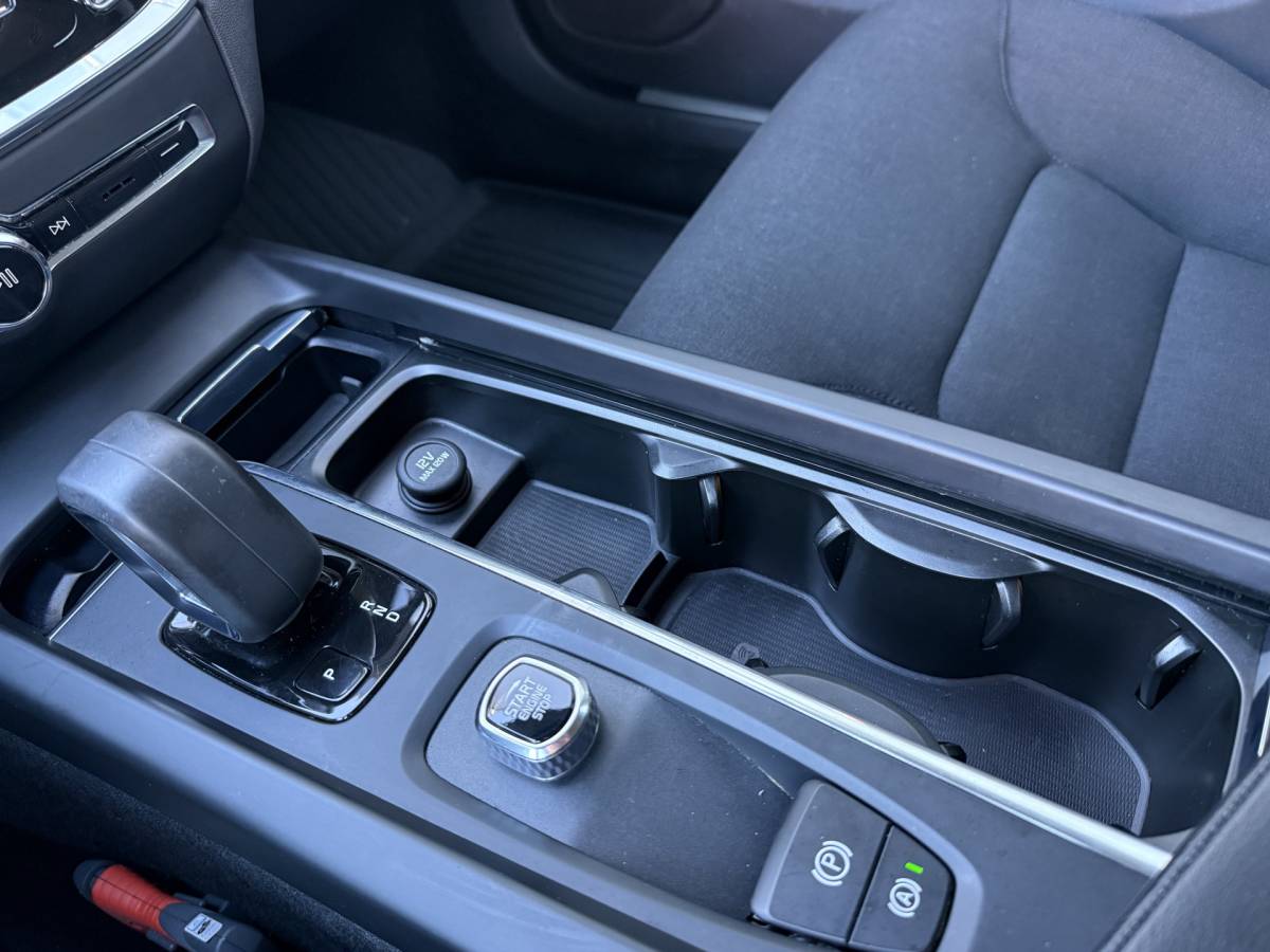 Volvo V60 Volvo V60 BWJ 2022 2.0 B4  200 PK Momentum AUTOMAAT | TREKHAAK | STOEL + STUURVERW. | FULL LED | CAMERA | CRUISE | CARPLAY + ANDROID | NAVI | CLIMA | LMV | PDC