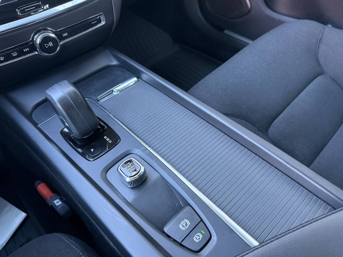 Volvo V60 Volvo V60 BWJ 2022 2.0 B4  200 PK Momentum AUTOMAAT | TREKHAAK | STOEL + STUURVERW. | FULL LED | CAMERA | CRUISE | CARPLAY + ANDROID | NAVI | CLIMA | LMV | PDC