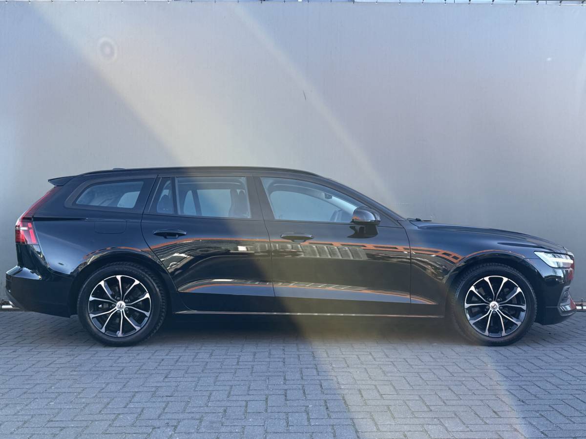 Volvo V60 Volvo V60 BWJ 2022 2.0 B4  200 PK Momentum AUTOMAAT | TREKHAAK | STOEL + STUURVERW. | FULL LED | CAMERA | CRUISE | CARPLAY + ANDROID | NAVI | CLIMA | LMV | PDC