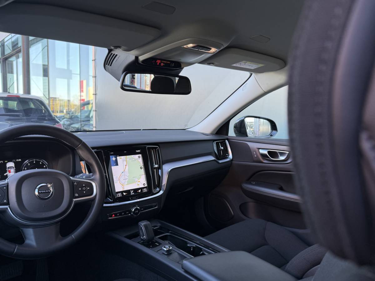 Volvo V60 Volvo V60 BWJ 2022 2.0 B4  200 PK Momentum AUTOMAAT | TREKHAAK | STOEL + STUURVERW. | FULL LED | CAMERA | CRUISE | CARPLAY + ANDROID | NAVI | CLIMA | LMV | PDC