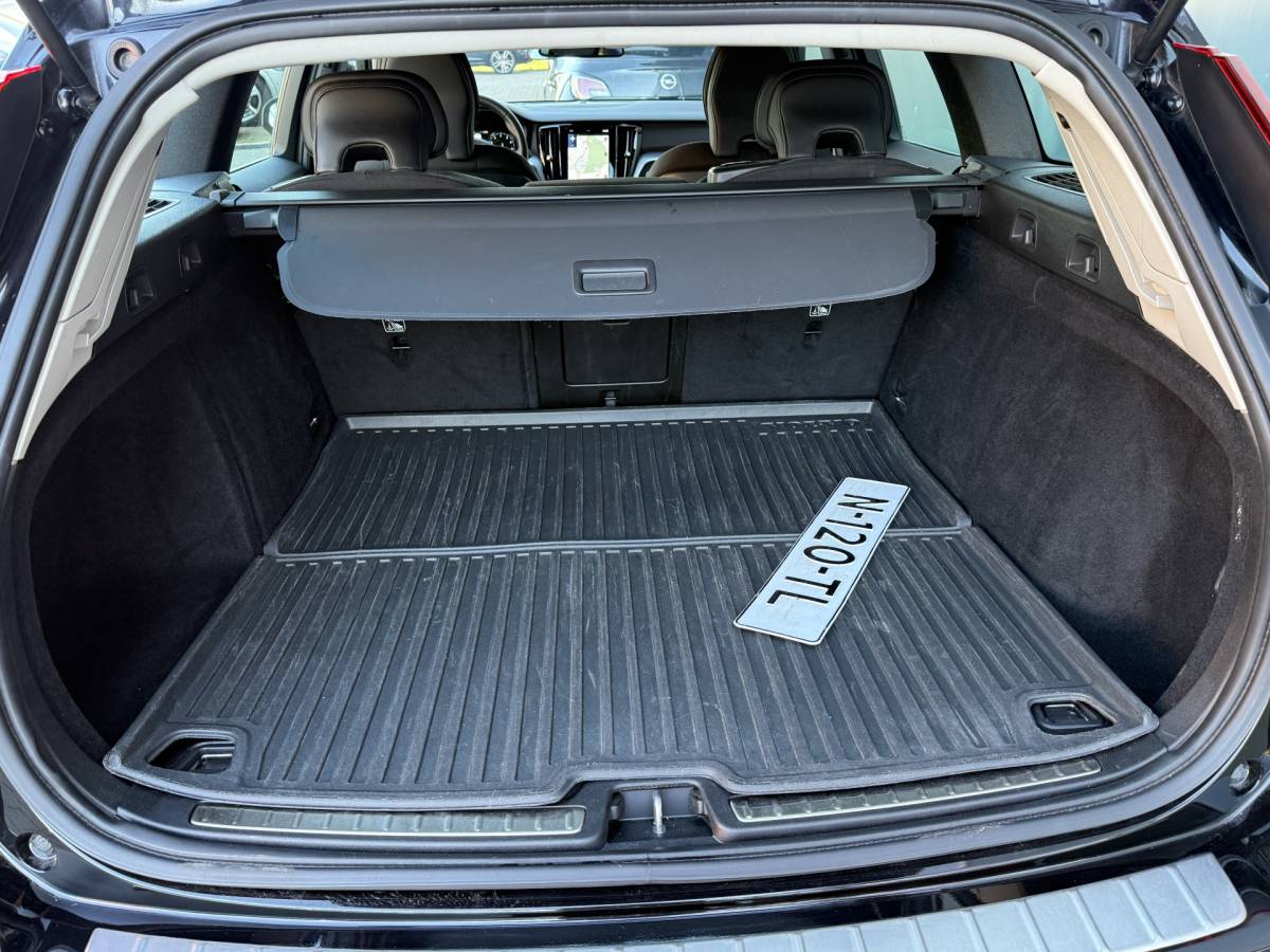 Volvo V60 Volvo V60 BWJ 2022 2.0 B4  200 PK Momentum AUTOMAAT | TREKHAAK | STOEL + STUURVERW. | FULL LED | CAMERA | CRUISE | CARPLAY + ANDROID | NAVI | CLIMA | LMV | PDC