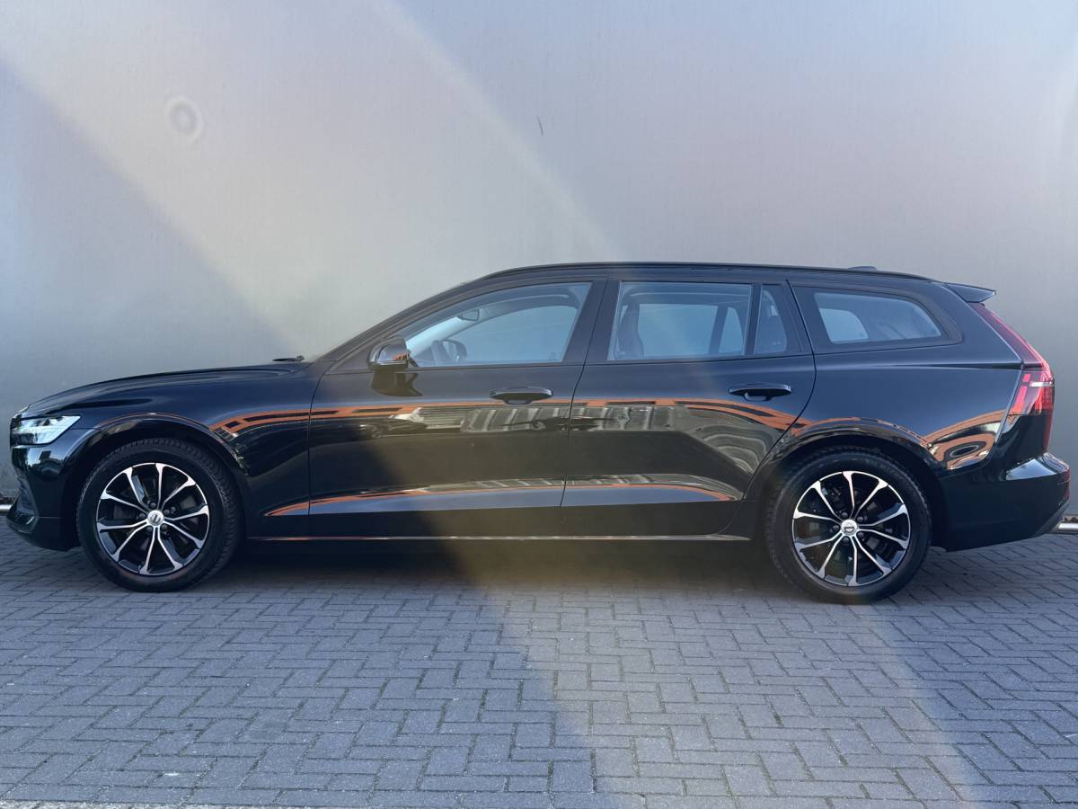 Volvo V60 Volvo V60 BWJ 2022 2.0 B4  200 PK Momentum AUTOMAAT | TREKHAAK | STOEL + STUURVERW. | FULL LED | CAMERA | CRUISE | CARPLAY + ANDROID | NAVI | CLIMA | LMV | PDC