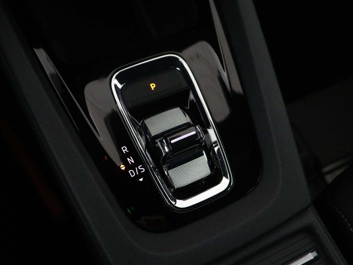 Škoda Octavia Skoda Octavia Combi1.5 e-TSI Sport Business | Stoelverwarming | Cruise control | Sfeerverlichting | Carplay | Navigatie | DAB | Park assist | Climate control | Trekhaak